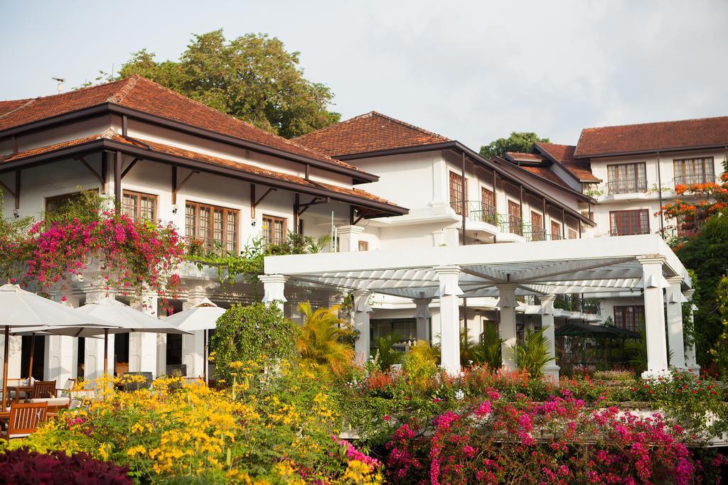 Mahaweli Reach Hotel Kandy Exterior photo